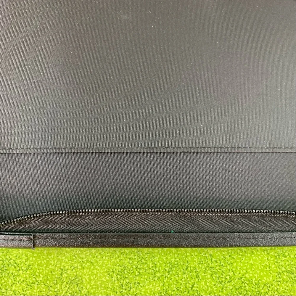 Leed’s Black portfolio Case.